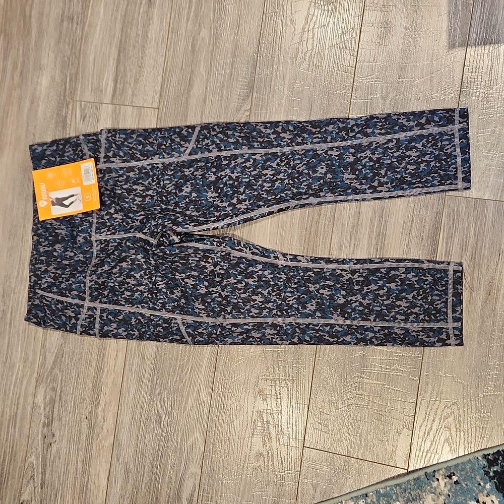 NWT Muuv Women's 21" inseam Capri length Active Camo Legging sz S